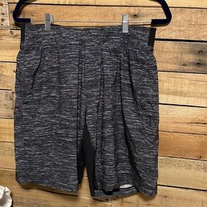 Lululemon pace breaker lined men’s shorts